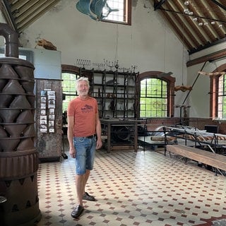 Bildhauer Rüdiger Krenkel im alten Klärwerk Mannheim