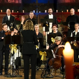 Das SWR Vokalensemble singt in einer Kirche