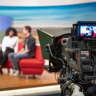 Zwei Jugendliche im Studio